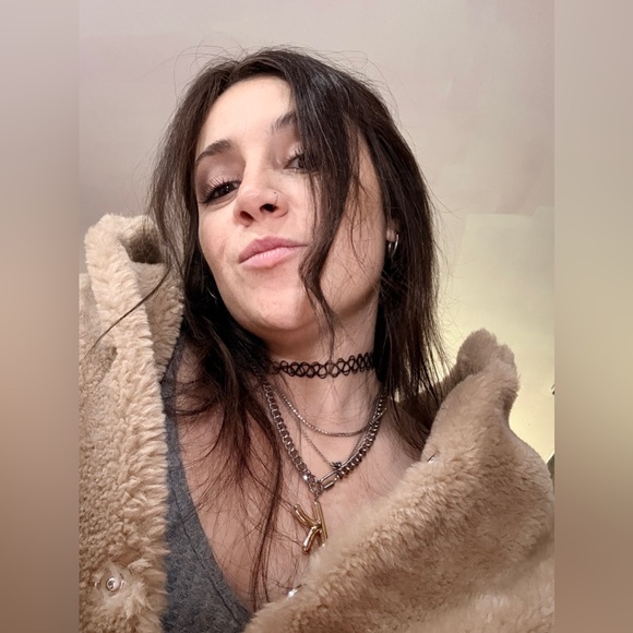 Meet your Posher, Cheyanne - Picture 1 of 1